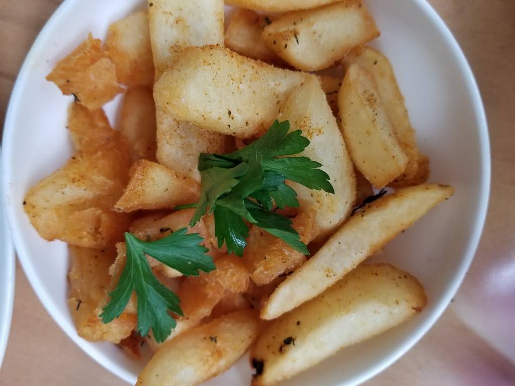 Twist By Roger Mooking | restaurant | Mississauga, ON L4W 1S9, Canada | 4167762345 OR +1 416-776-2345