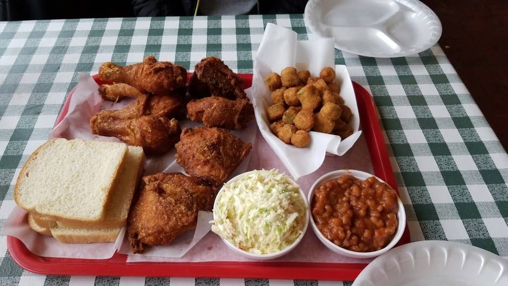 Gus’s World Famous Fried Chicken | restaurant | 31105 Woodward Ave, Royal Oak, MI 48073, USA | 2486774433 OR +1 248-677-4433