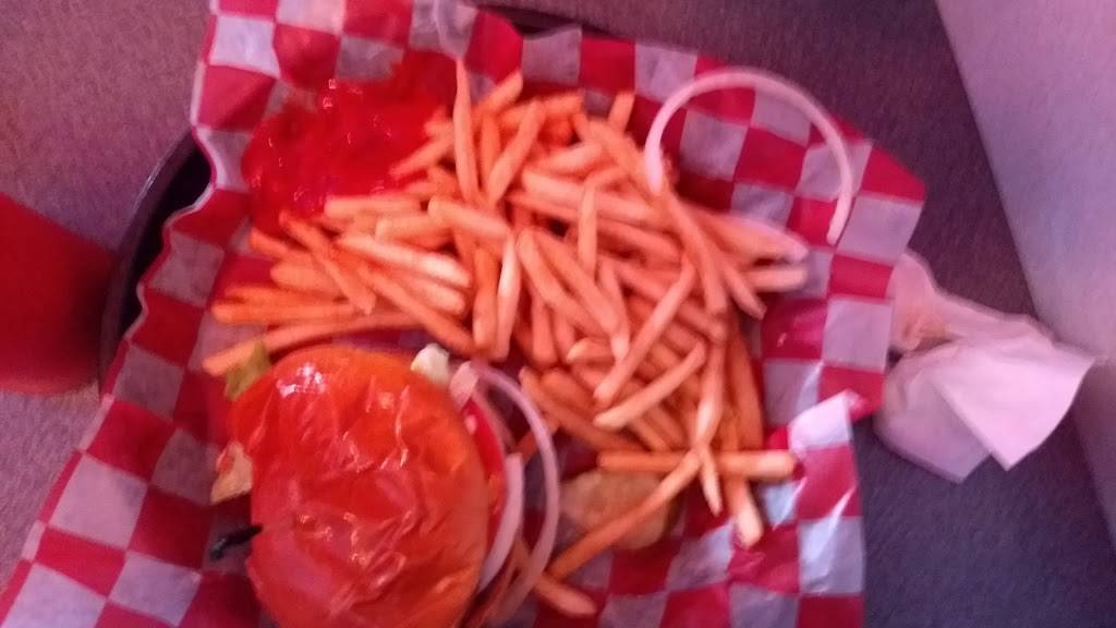 Moms Diner | restaurant | 213 N Defiance St, Archbold, OH 43502, USA | 4194455060 OR +1 419-445-5060