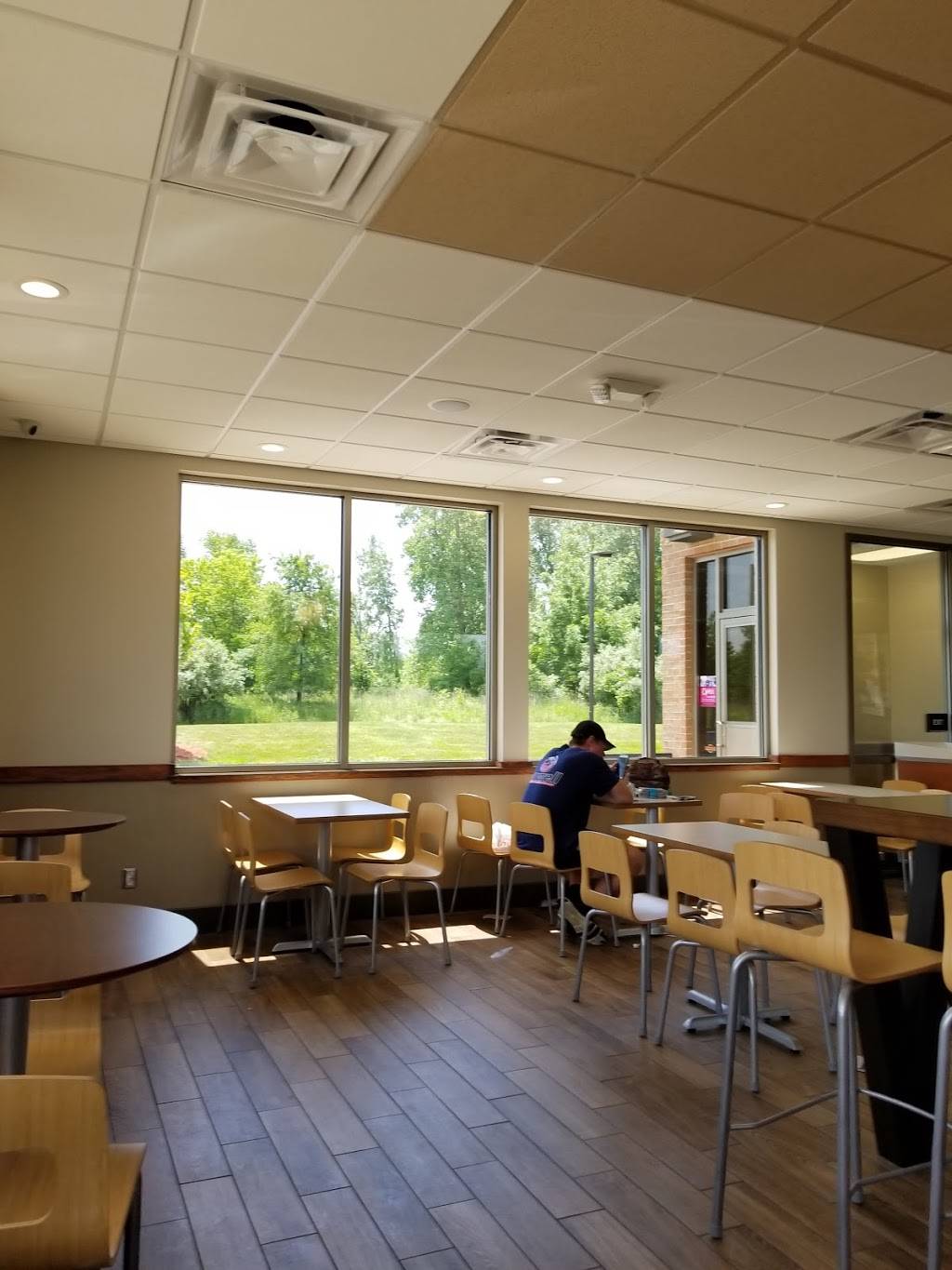 Wendys | restaurant | 816 E 16th St, Holland, MI 49423, USA | 6163943048 OR +1 616-394-3048