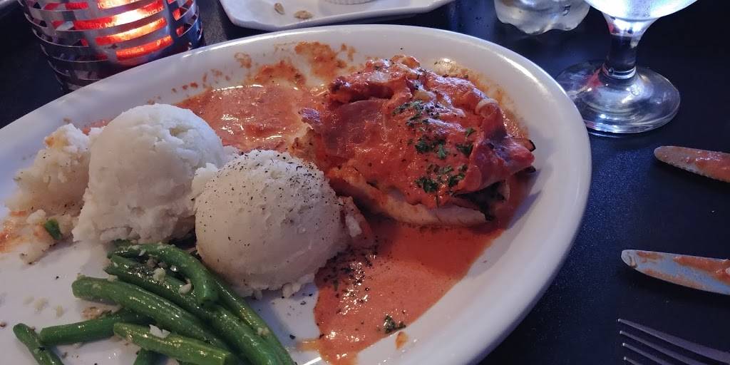 Capones Grill & Pasta Shop | restaurant | 5880 Wyandotte St E, Windsor, ON N8S 1M8, Canada | 5199440128 OR +1 519-944-0128