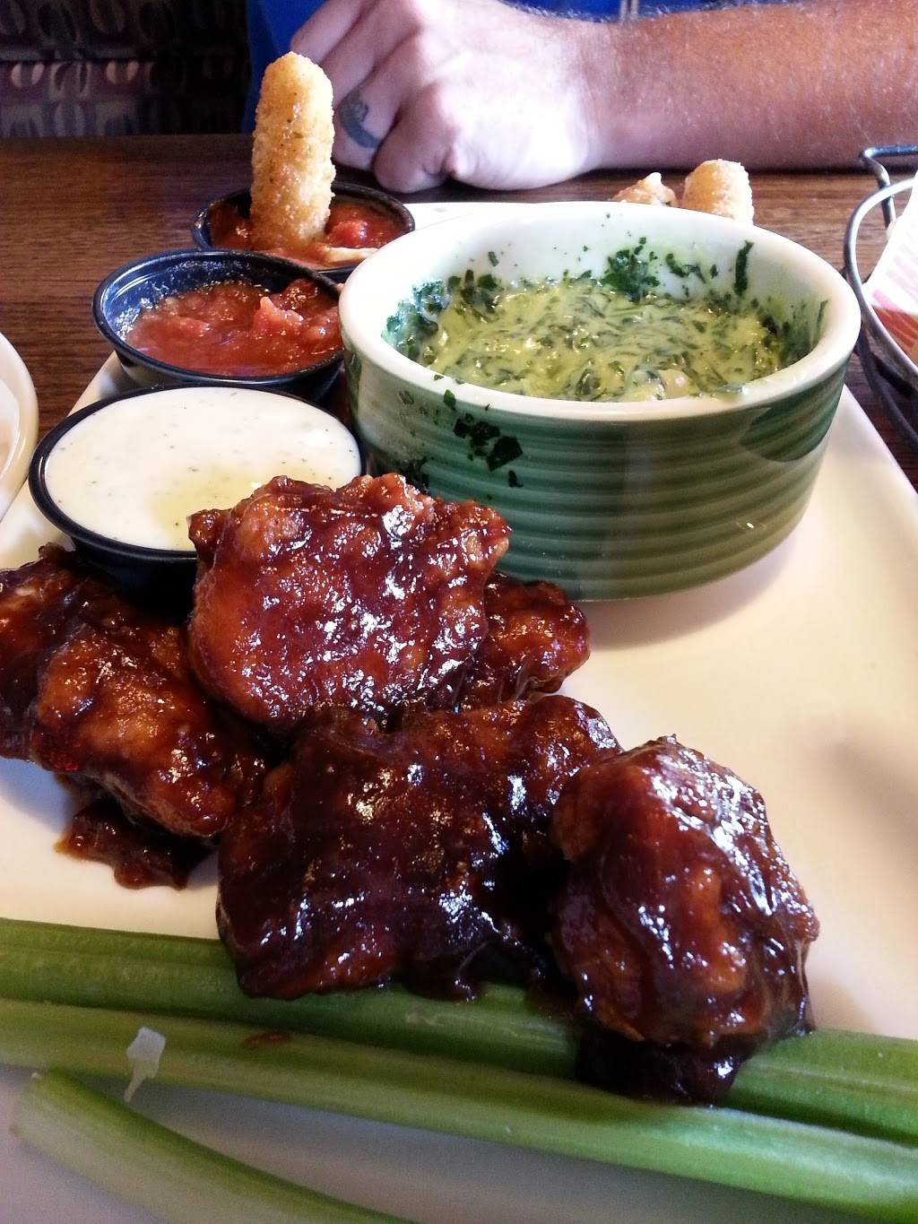 Applebees Grill + Bar | restaurant | 1113 New Pointe Blvd, Leland, NC 28451, USA | 9103716315 OR +1 910-371-6315