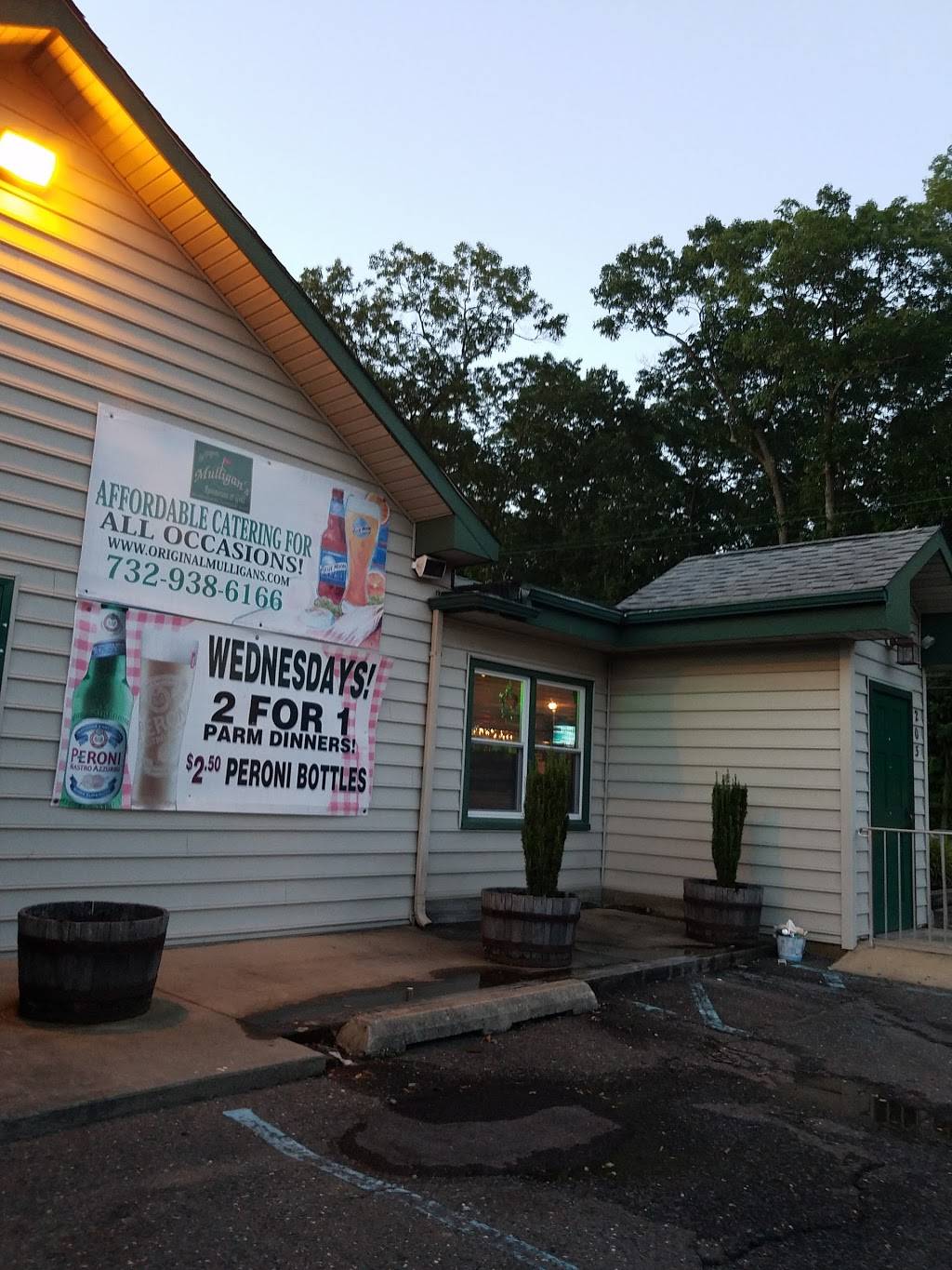 Mulligans Bar & Restaurant | restaurant | 203 Squankum Yellowbrook Rd, Farmingdale, NJ 07727, USA | 7329386166 OR +1 732-938-6166