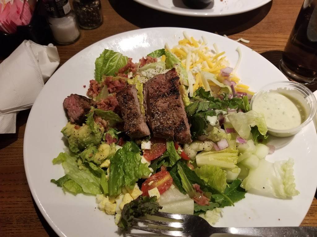 TGI Fridays | restaurant | 235 Fort Evans Rd NE, Leesburg, VA 20176, USA | 7037373900 OR +1 703-737-3900