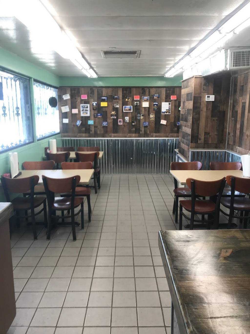 Lil Jim’s Country Cafe | restaurant | 1203 Heickman Rd, Somerset, TX 78069, USA | 8304291009 OR +1 830-429-1009