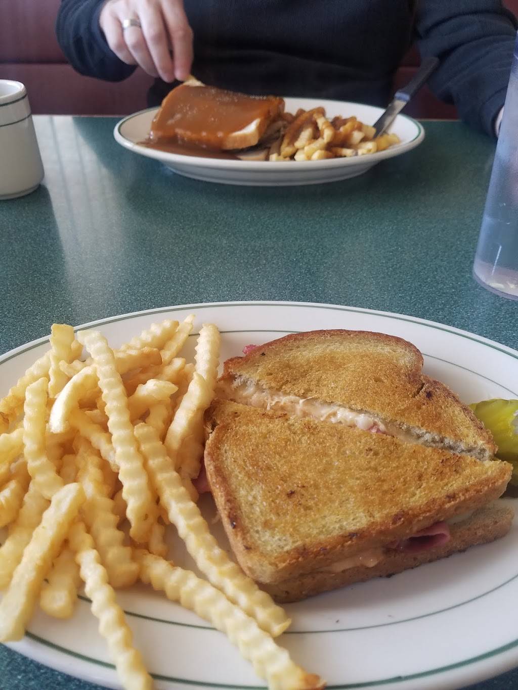 Mays Family Restaurant | restaurant | 2295 W Front St, Berwick, PA 18603, USA | 5707522700 OR +1 570-752-2700