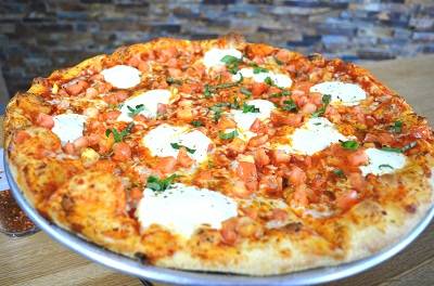 Veggie Crust - Brookline | restaurant | 8 Cypress St, Brookline, MA 02445, USA | 6173835884 OR +1 617-383-5884