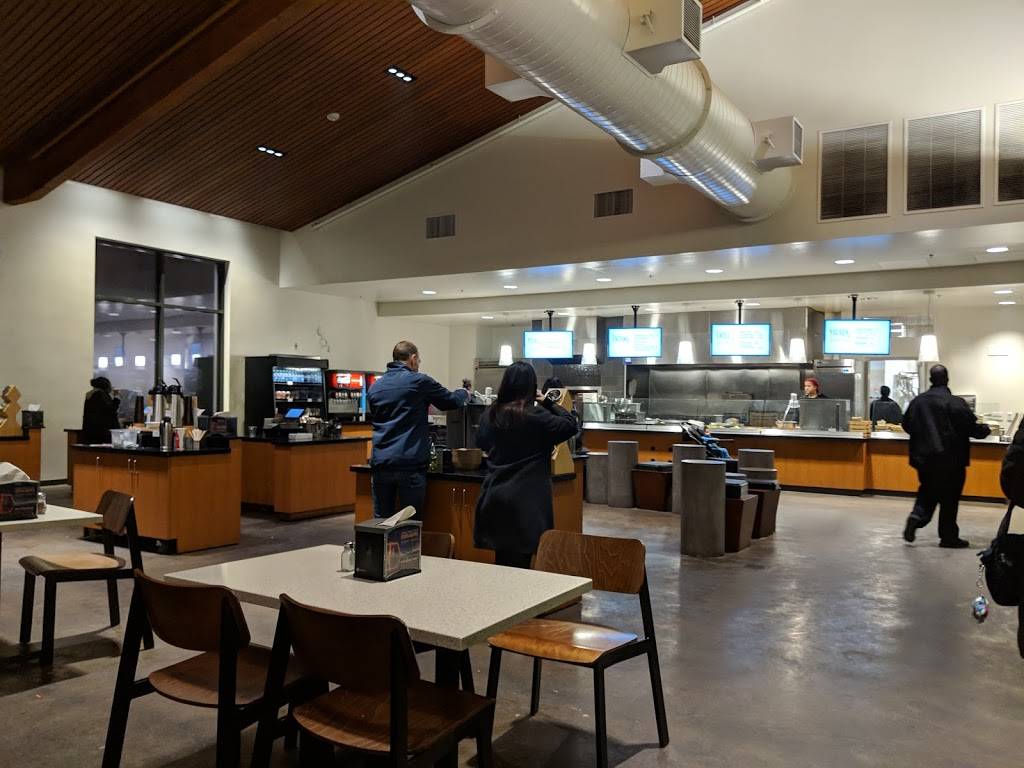 The Landing Cafe | restaurant | 9777 Golf Links Rd, Oakland, CA 94605, USA | 5106329525 OR +1 510-632-9525