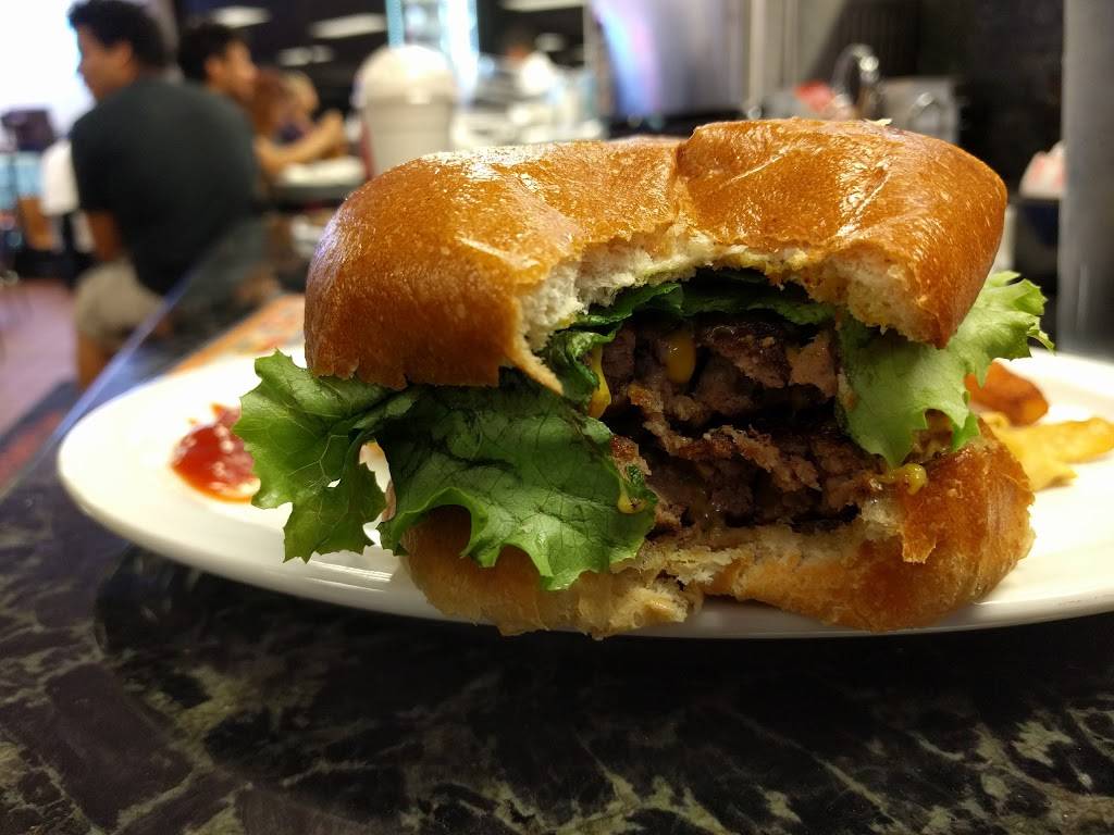 Bob & Ediths Diner | restaurant | 5918 N Kings Hwy, Alexandria, VA 22303, USA | 7033733284 OR +1 703-373-3284