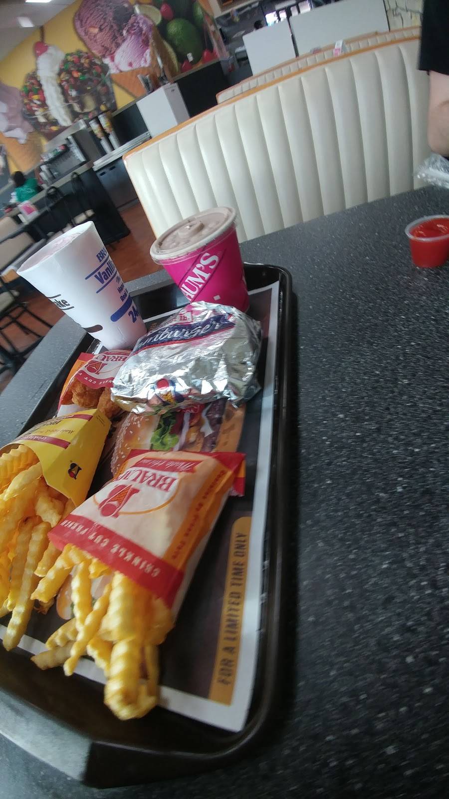 Braums Ice Cream & Burger Restaurant | restaurant | 3420 N Maize Rd, Wichita, KS 67205, USA | 3167215935 OR +1 316-721-5935