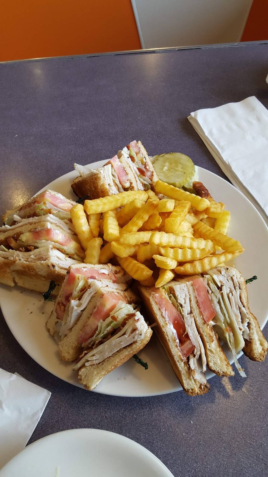 Sweeties Diner | restaurant | South 2625, 5998, US-1, Fort Pierce, FL 34982, USA | 7728283720 OR +1 772-828-3720