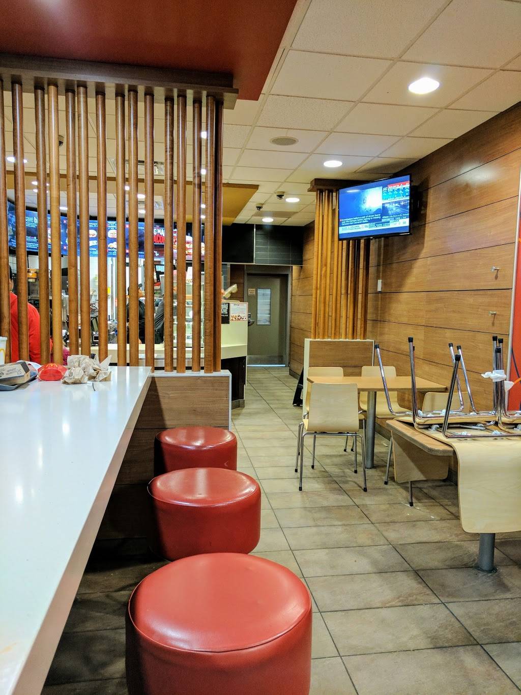 McDonalds | cafe | 2500 Hurontario St, Mississauga, ON L5B 1N4, Canada | 9052764019 OR +1 905-276-4019