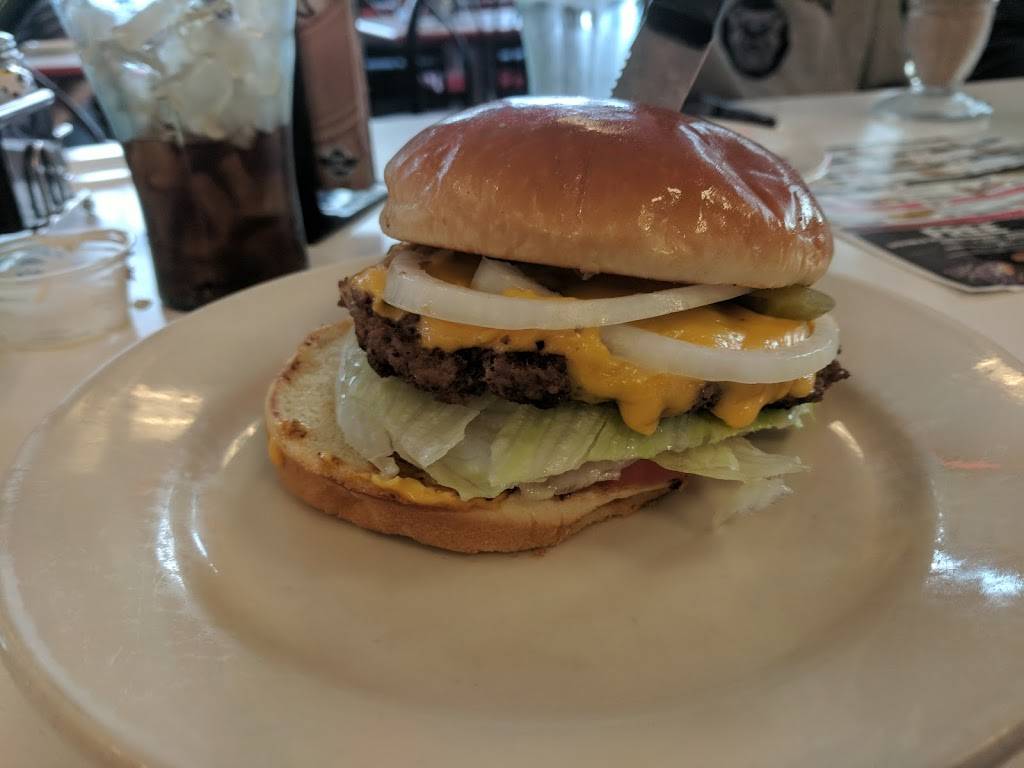 Steak n Shake | restaurant | 2121 N State St, Greenfield, IN 46140, USA | 3174671581 OR +1 317-467-1581