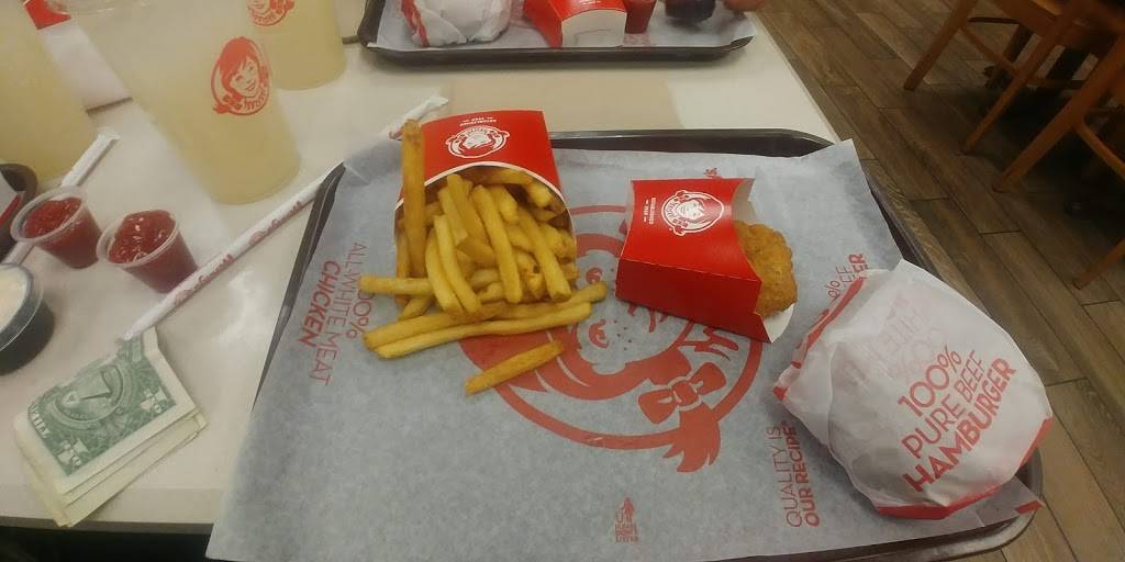 Wendys | restaurant | 4610 W Lake Ave, Glenview, IL 60025, USA | 8478241879 OR +1 847-824-1879