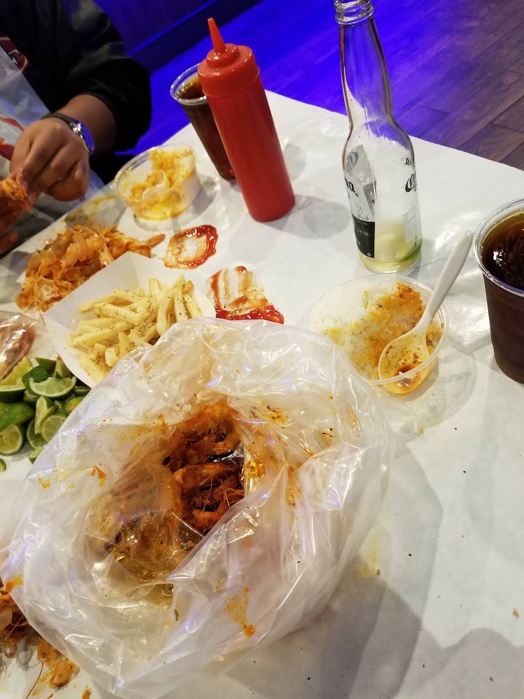 Crab Bucket | restaurant | 1260 N Main St, Salinas, CA 93906, USA | 8314430111 OR +1 831-443-0111