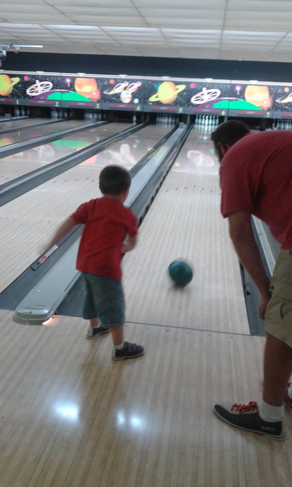 Tullahoma Bowling Lanes | restaurant | 900 S Anderson St, Tullahoma, TN 37388, USA | 9314551947 OR +1 931-455-1947