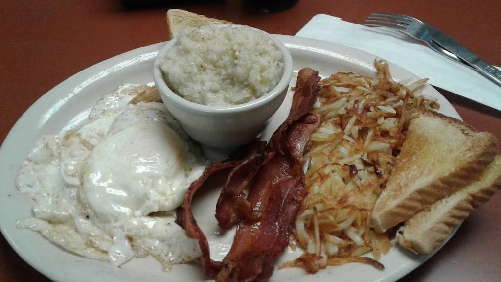 Kuntry Korner | restaurant | 103344 I-37, Pleasanton, TX 78064, USA | 8305692050 OR +1 830-569-2050