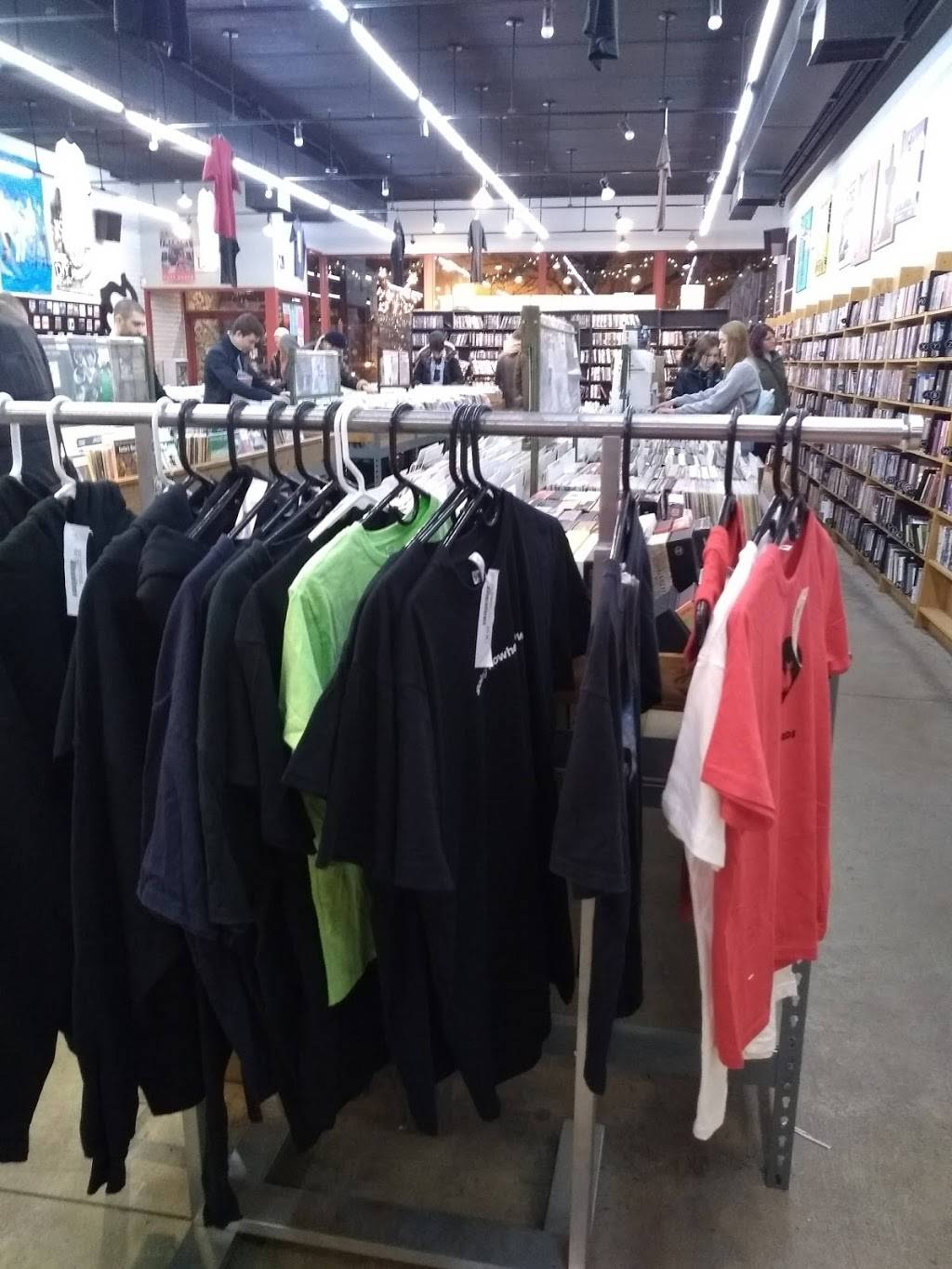 Chipotle Mexican Grill | restaurant | 610 W Diversey Pkwy, Chicago, IL 60614, USA | 7732811492 OR +1 773-281-1492