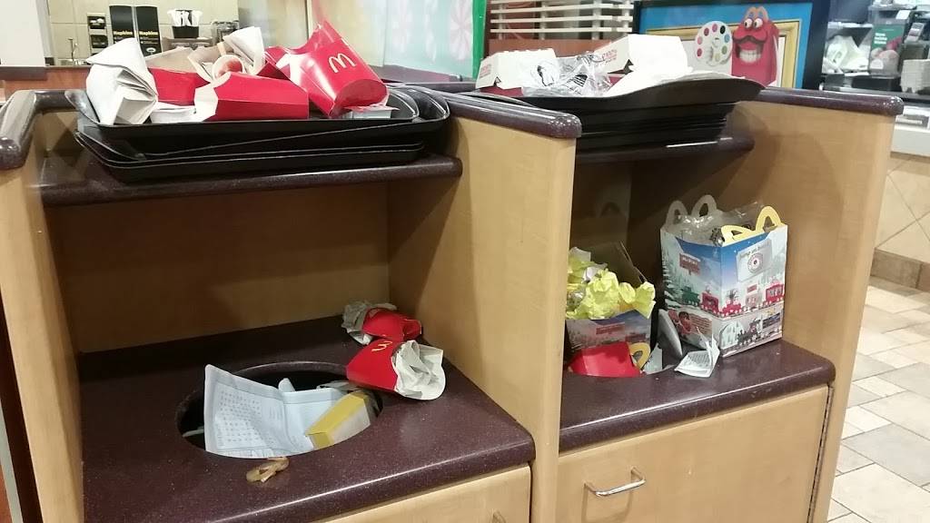 McDonalds | cafe | 100 IN-160, Charlestown, IN 47111, USA | 8122563712 OR +1 812-256-3712