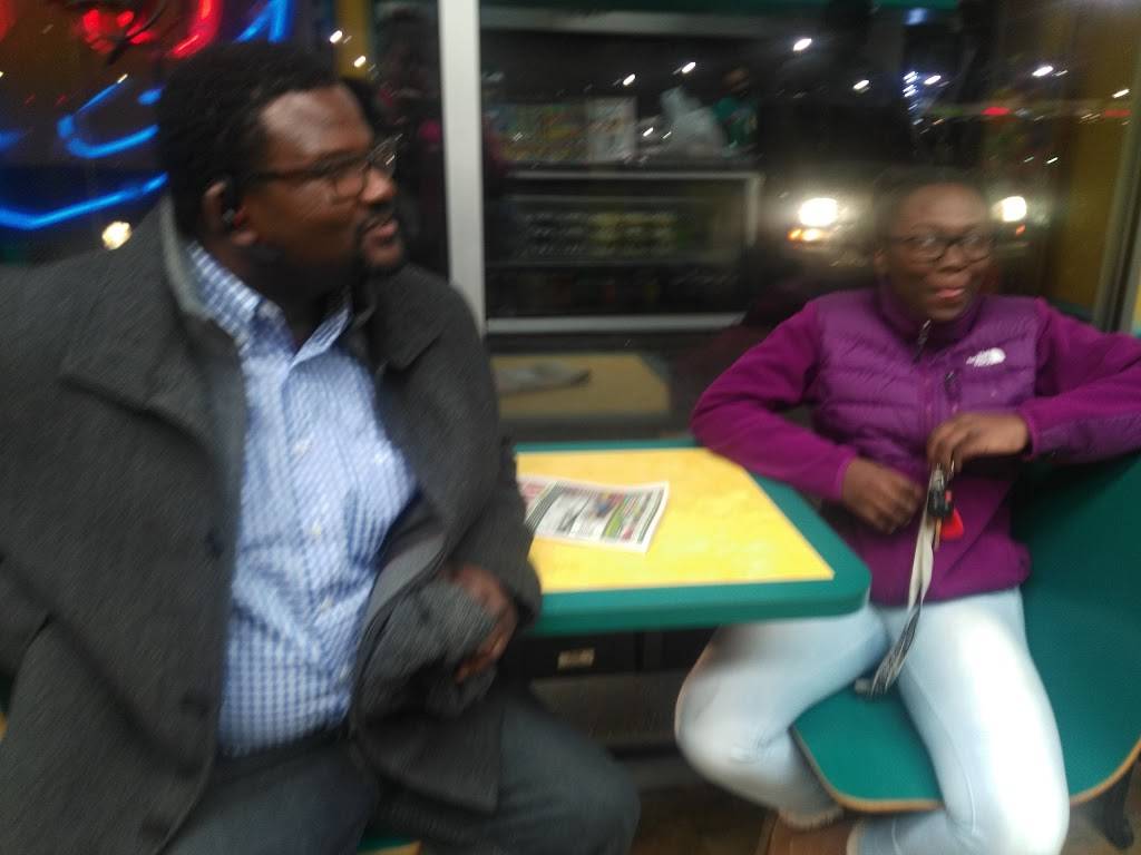 Sharks 167th - Country Club Hills, IL | restaurant | 4241 167th St, Country Club Hills, IL 60478, USA | 7089220222 OR +1 708-922-0222