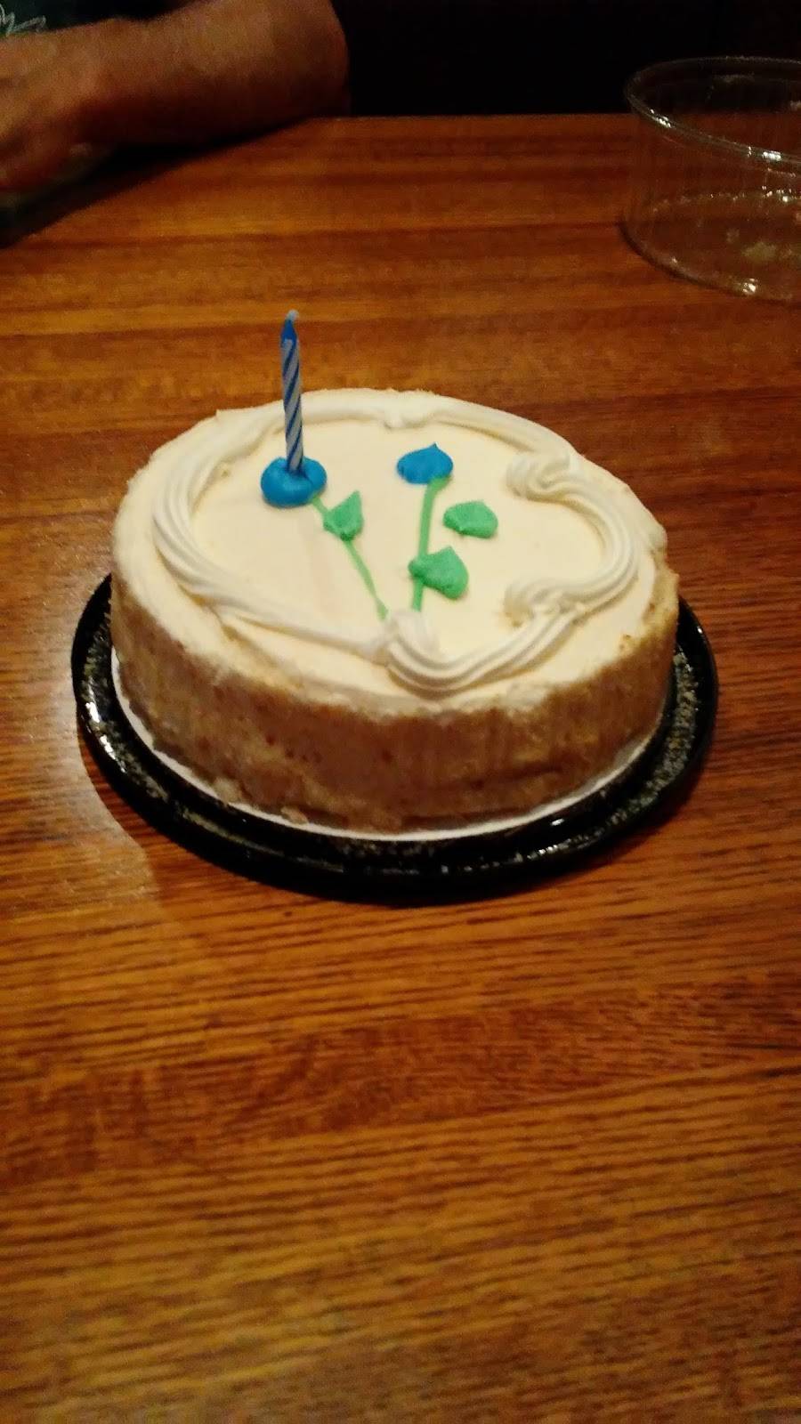 Treeces Restaurant & Lounge | restaurant | 26 W Main St, Rossville, IN 46065, USA | 7653793550 OR +1 765-379-3550