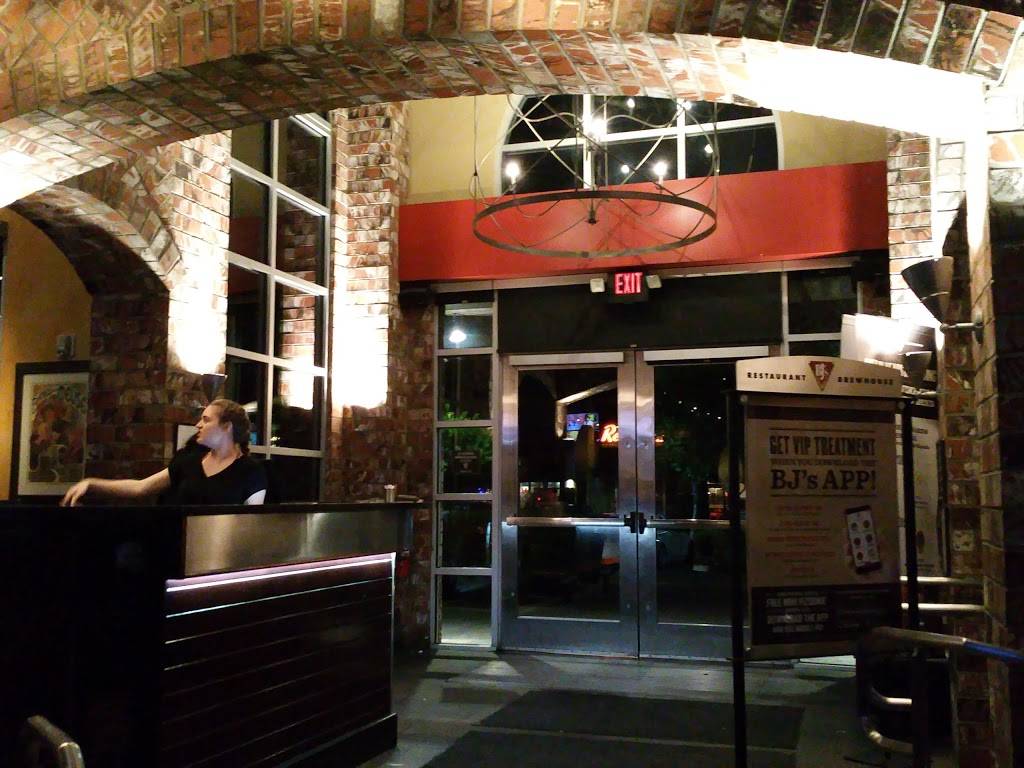BJs Restaurant & Brewhouse | restaurant | 190 Nut Tree Pkwy, Vacaville, CA 95687, USA | 7073592200 OR +1 707-359-2200