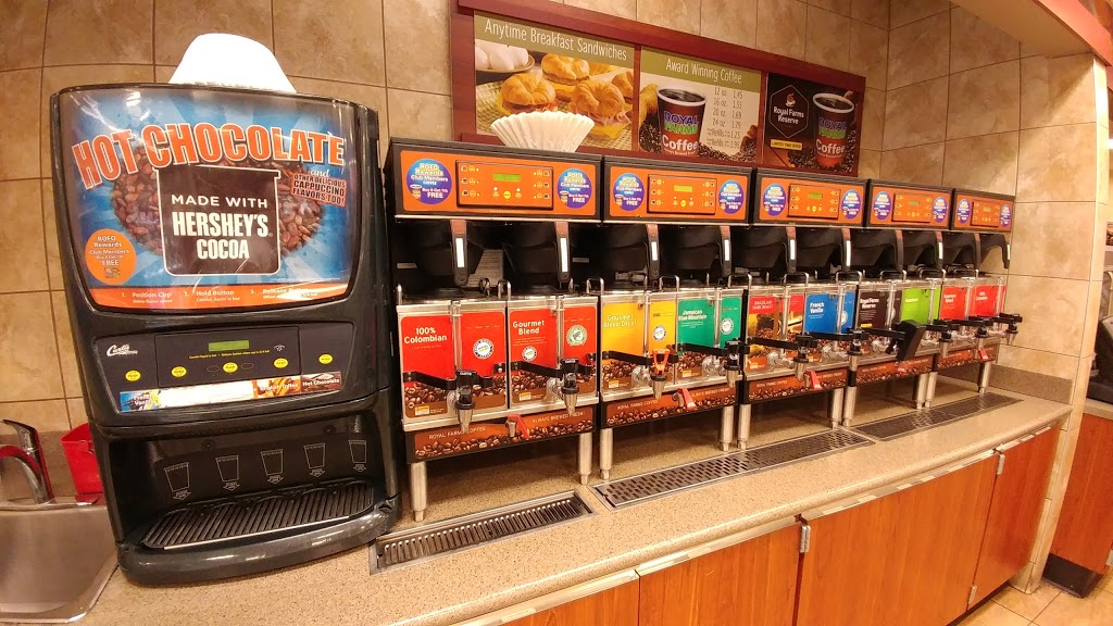 Royal Farms | meal takeaway | 2050 Fleet St, Baltimore, MD 21231, USA | 4103874330 OR +1 410-387-4330