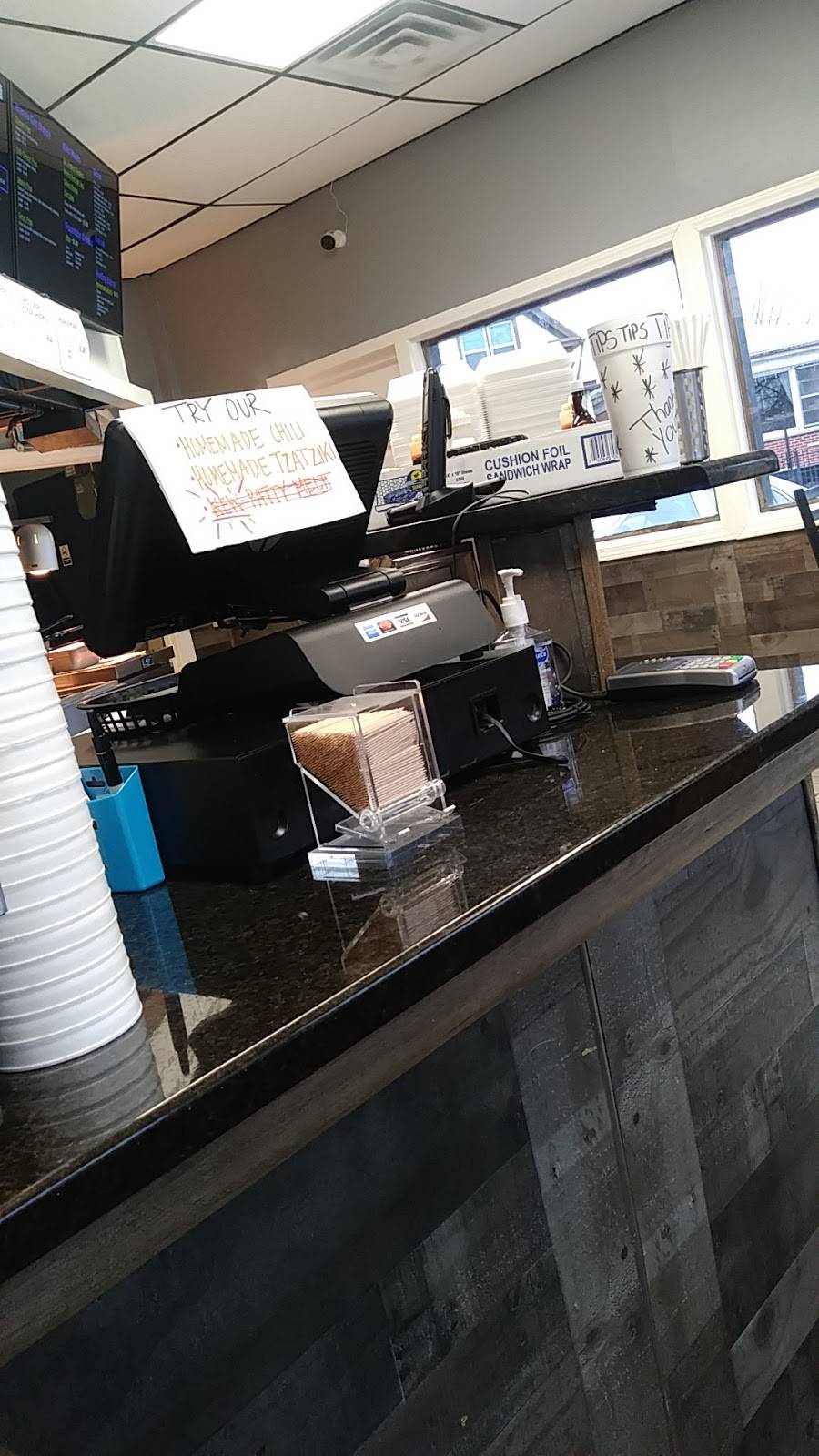 Tim Tims Express Grill | restaurant | 4148 W Montrose Ave, Chicago, IL 60641, USA | 7736573180 OR +1 773-657-3180