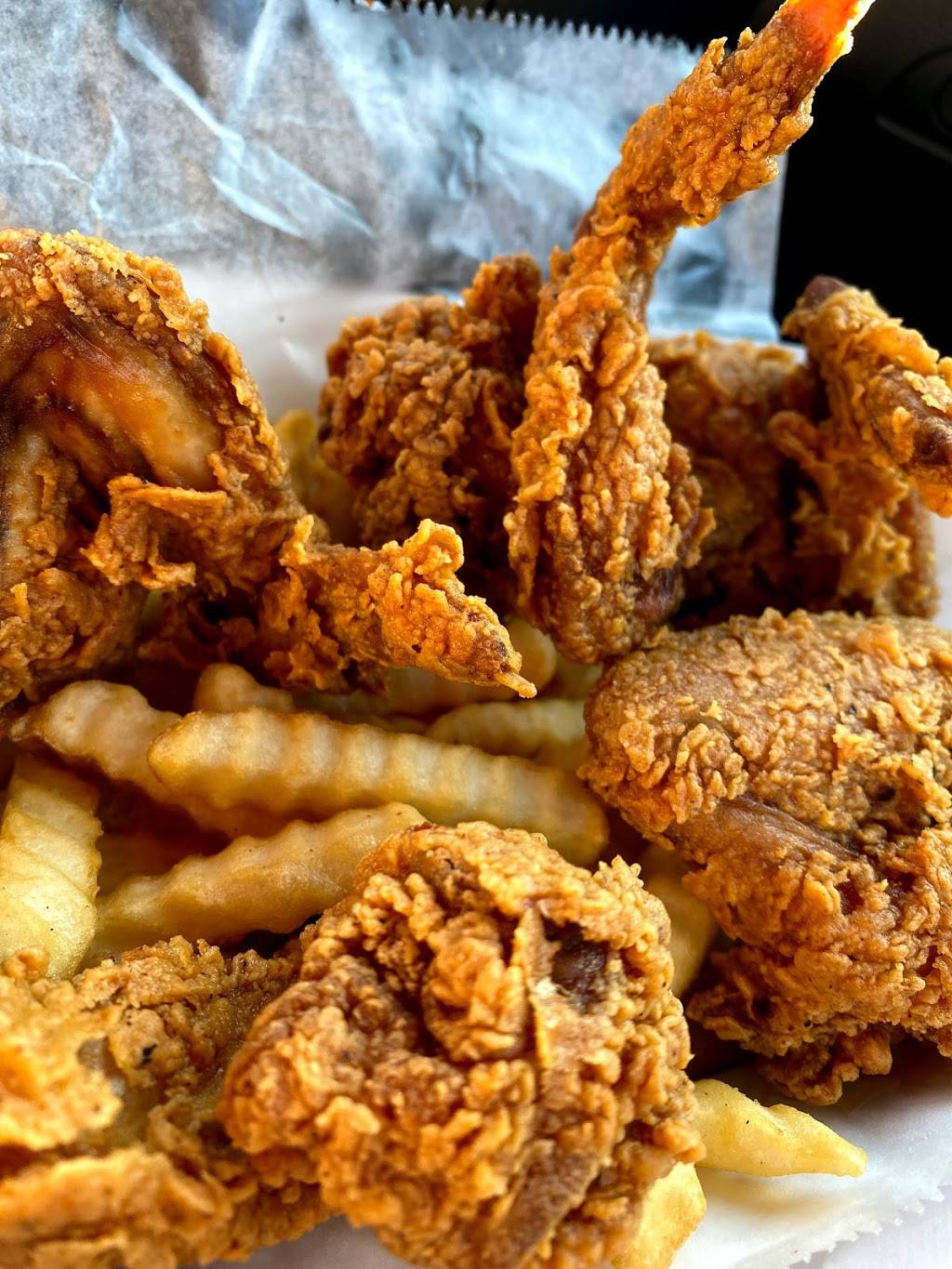 Louisiana Famous Fried Chicken | restaurant | 1554 W Marquette Rd, Chicago, IL 60636, USA | 7735382326 OR +1 773-538-2326