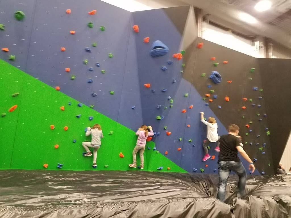 Play: CLE – Indoor Adventure Park | restaurant | 38525 Chester Rd, Avon, OH 44011, USA | 4406953565 OR +1 440-695-3565