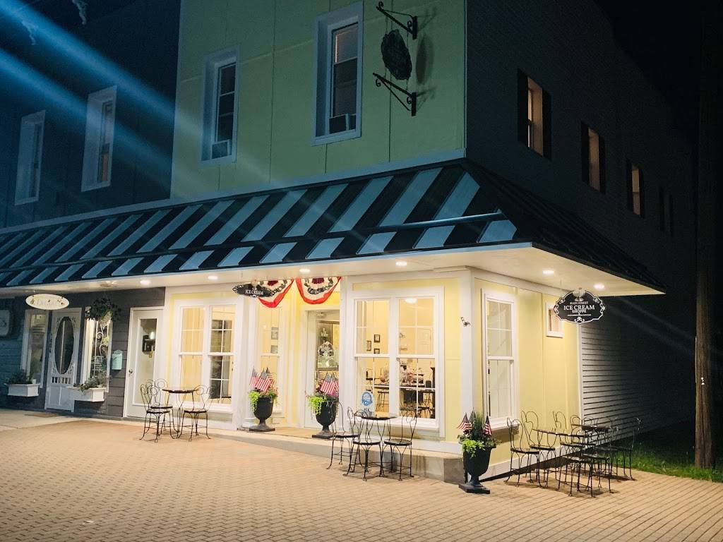 Main Street Ice Cream Shoppe and Old Fashion Soda Fountain | restaurant | 1002 4th Ave, Lake Odessa, MI 48849, USA | 6165375100 OR +1 616-537-5100