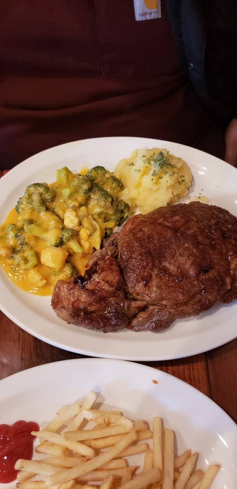 The Dredger Grill | restaurant | 15885 CA-59, Snelling, CA 95369, USA | 2097697717 OR +1 209-769-7717