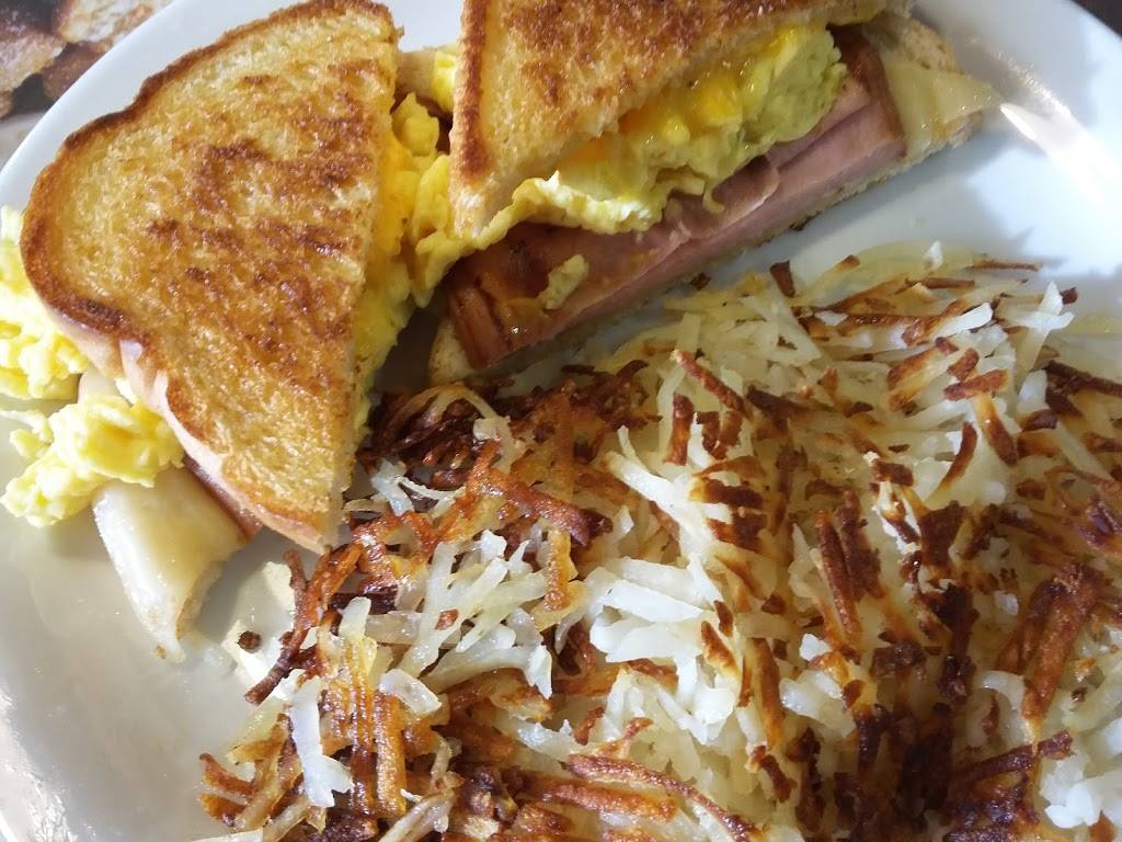 Dennys | restaurant | 1256 W High Ave, New Philadelphia, OH 44663, USA | 3304406574 OR +1 330-440-6574