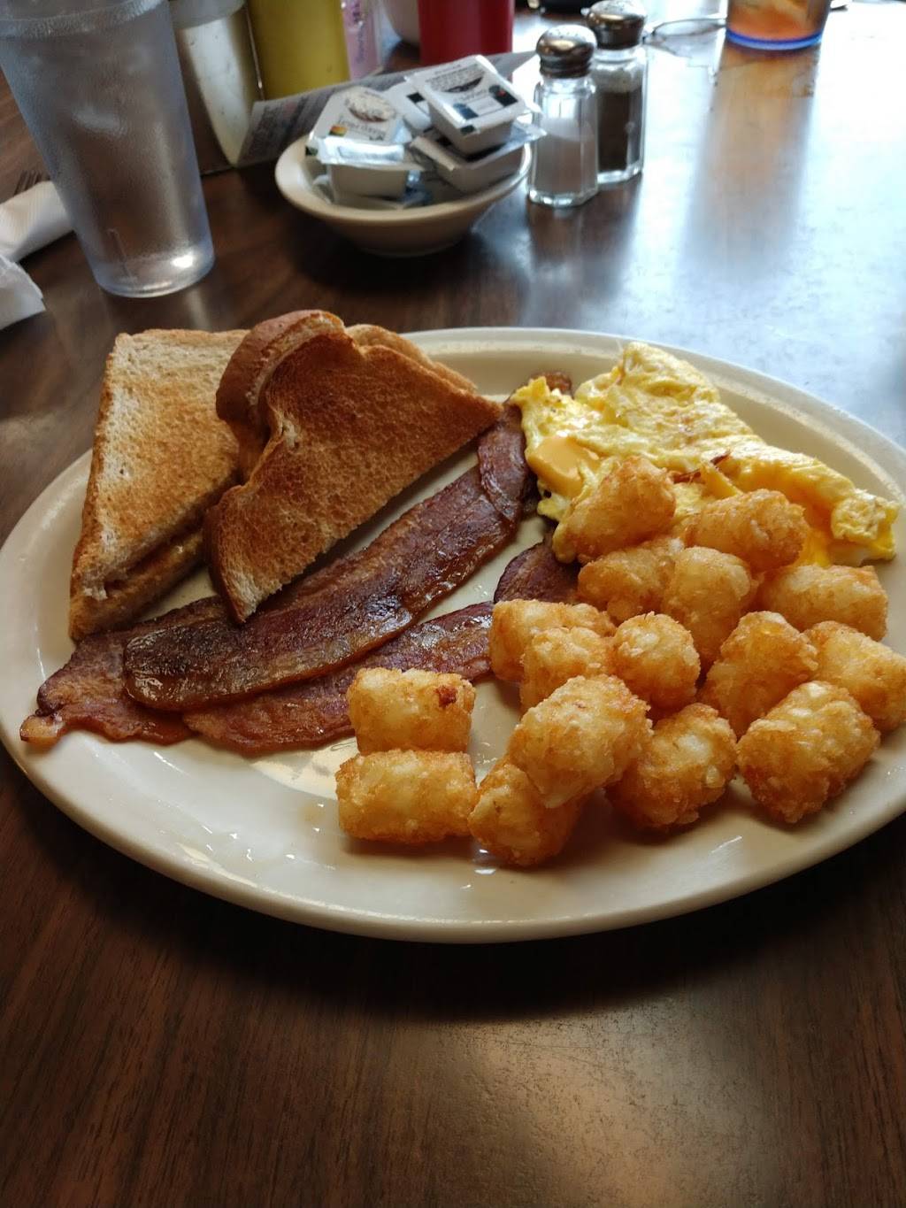 Carols Lakeview Restaurant | restaurant | 200 Iroquois Dr, Cherokee Village, AR 72529, USA | 8702573595 OR +1 870-257-3595