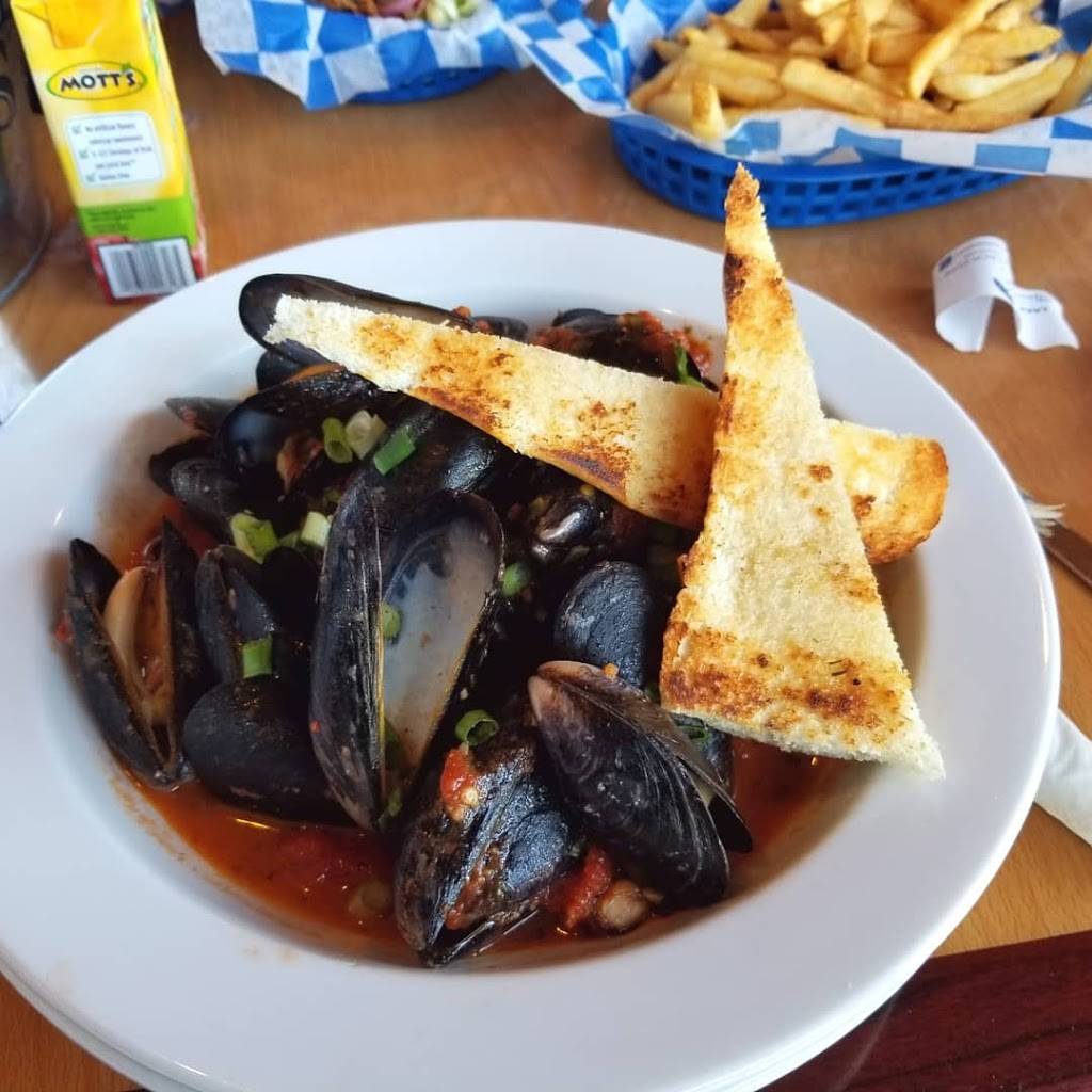 Lake George Beach Club | restaurant | 3 Montcalm St, Lake George, NY 12845, USA | 5186855418 OR +1 518-685-5418