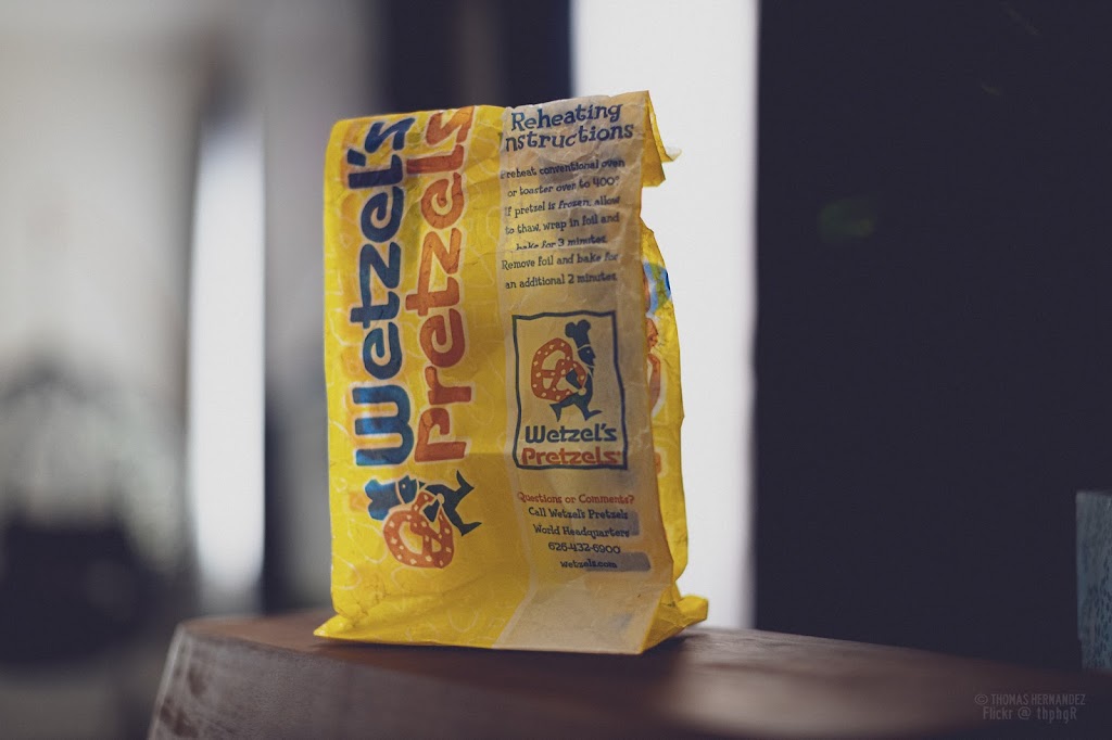 Wetzels Pretzels | bakery | 1540 E 2nd St, Beaumont, CA 92223, USA | 9517694000 OR +1 951-769-4000