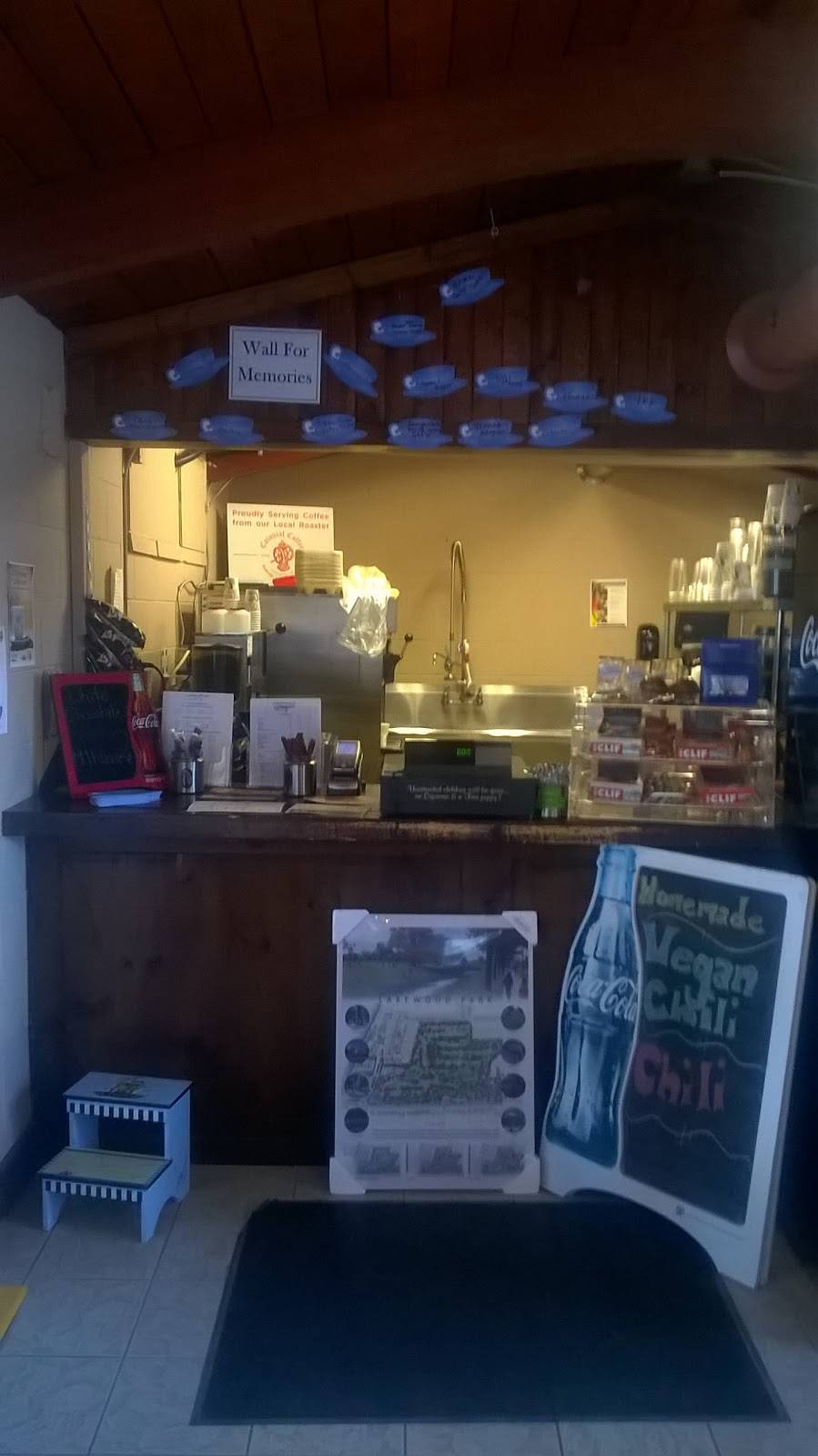 Lakewood Cafe | cafe | 13451 Riverside Dr E, Windsor, ON N8N 2M8, Canada | 5195516889 OR +1 519-551-6889