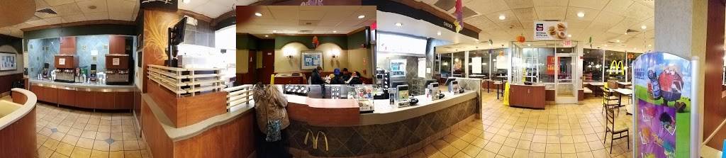 McDonalds | cafe | 2401 63rd St, Woodridge, IL 60517, USA | 6302413562 OR +1 630-241-3562