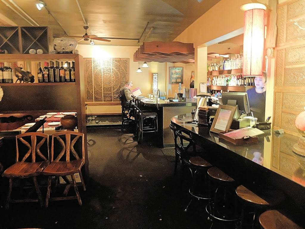Buddha Ruksa | restaurant | 3520 SW Genesee St, Seattle, WA 98126, USA | 2069377676 OR +1 206-937-7676