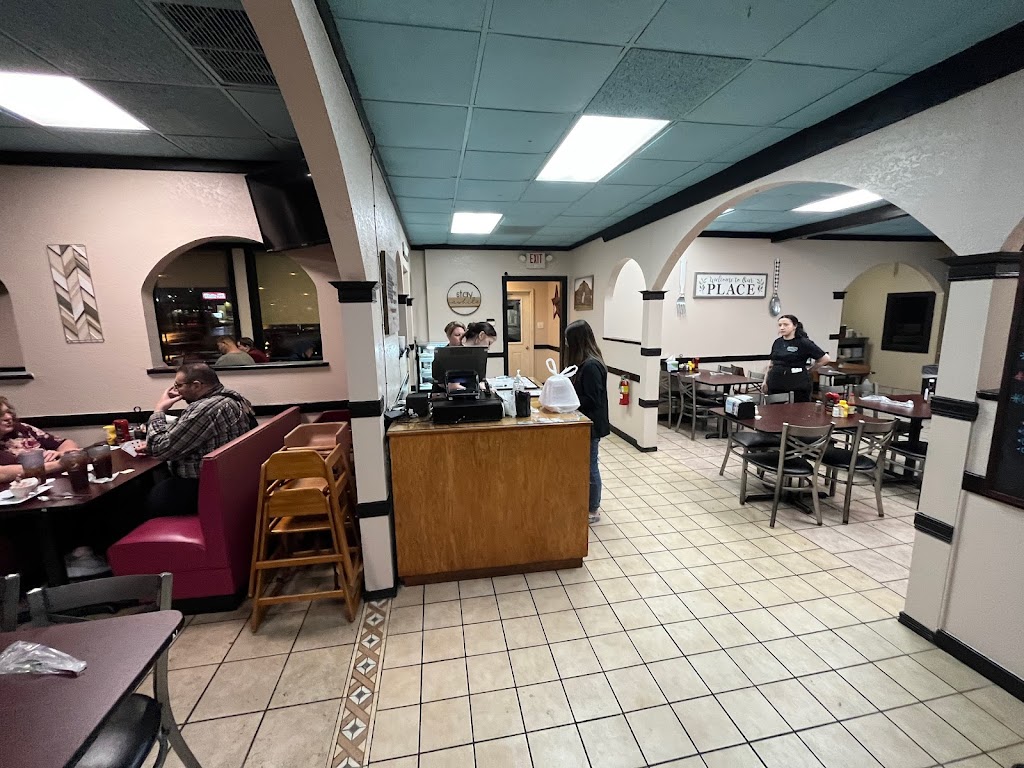 American Table Family Restaurant of Princeton | restaurant | 1730 W Broadway St, Princeton, IN 47670, USA | 8126350430 OR +1 812-635-0430