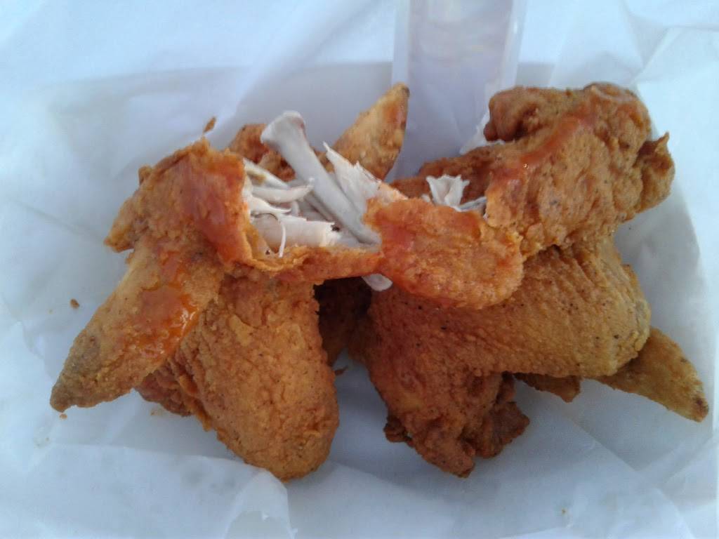 Krispy Krunchy Chicken | restaurant | 4066 E 71st St, Cleveland, OH 44105, USA | 2166752640 OR +1 216-675-2640