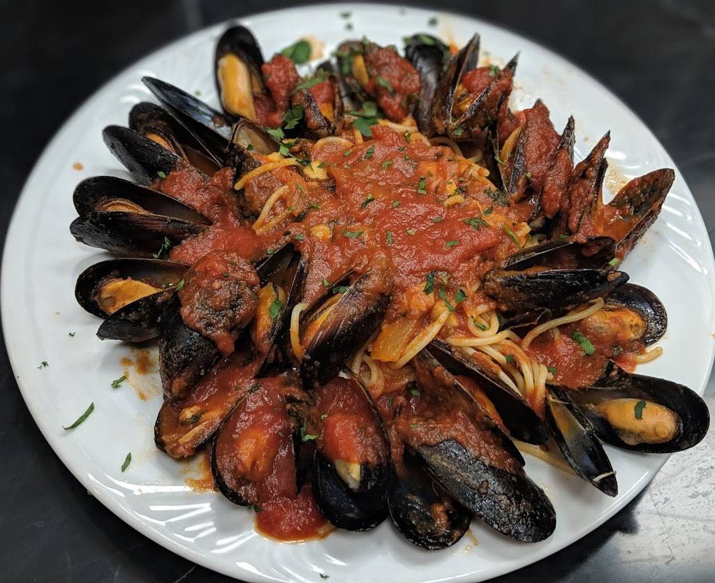 Ginos Pizza | restaurant | 25-23 Parsons Blvd, Flushing, NY 11354, USA | 7188863411 OR +1 718-886-3411