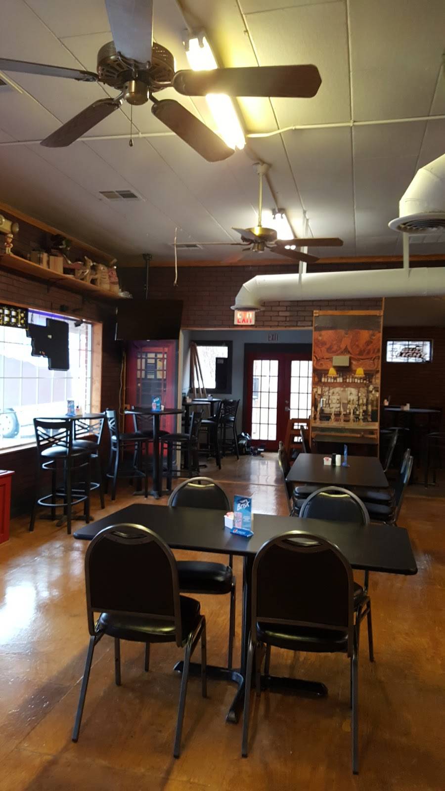 Barn Burger & Grill | restaurant | 530 W Lindsey St, Norman, OK 73069, USA | 4052172600 OR +1 405-217-2600