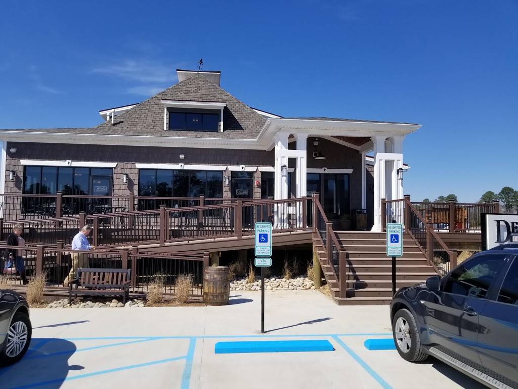 Decoys Seafood | restaurant | 3305 Ferry Rd, Suffolk, VA 23435, USA | 7579771081 OR +1 757-977-1081