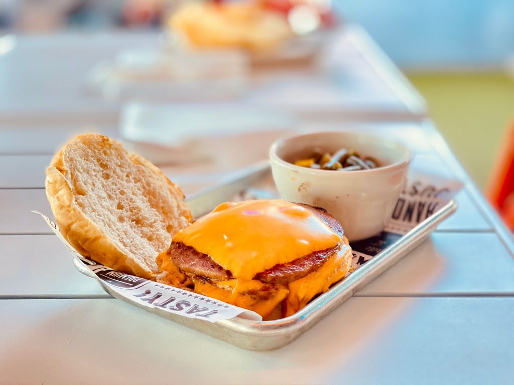 Dog Pier Hot Dog Shop | restaurant | 3121 Beach Blvd S, Gulfport, FL 33707, USA | 7278260650 OR +1 727-826-0650