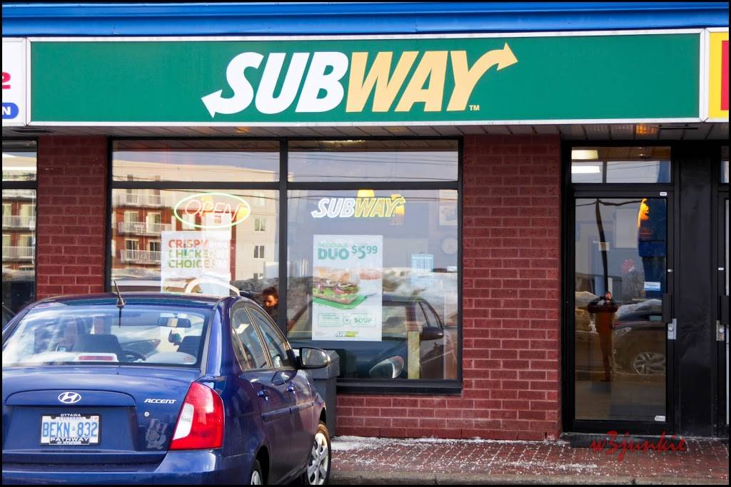 Subway | meal takeaway | 2200 Montreal Rd Place Voyageur Shopping Centre, Gloucester, ON K1J 6M5, Canada | 6137477925 OR +1 613-747-7925