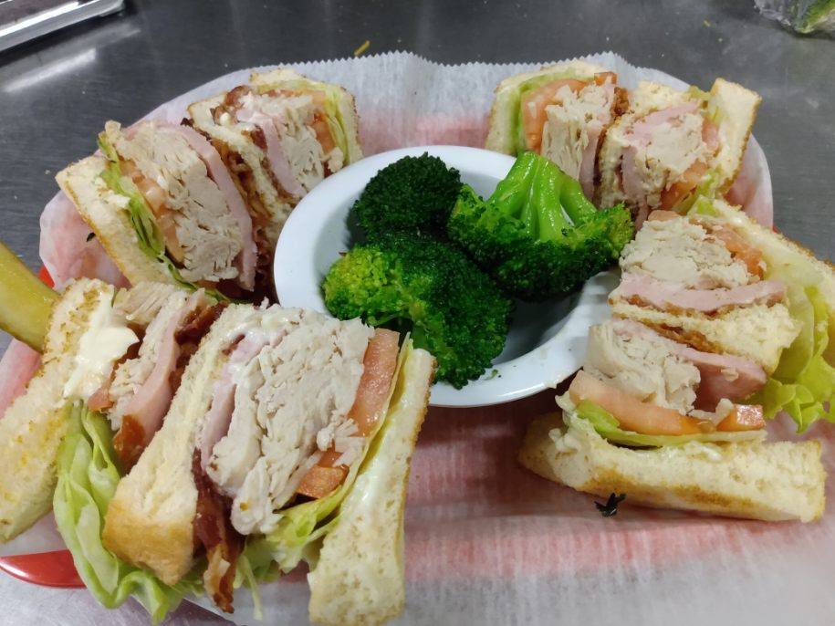 Gator Bait Family Sports Grill | restaurant | 304 FL-26, Melrose, FL 32666, USA | 3524751360 OR +1 352-475-1360