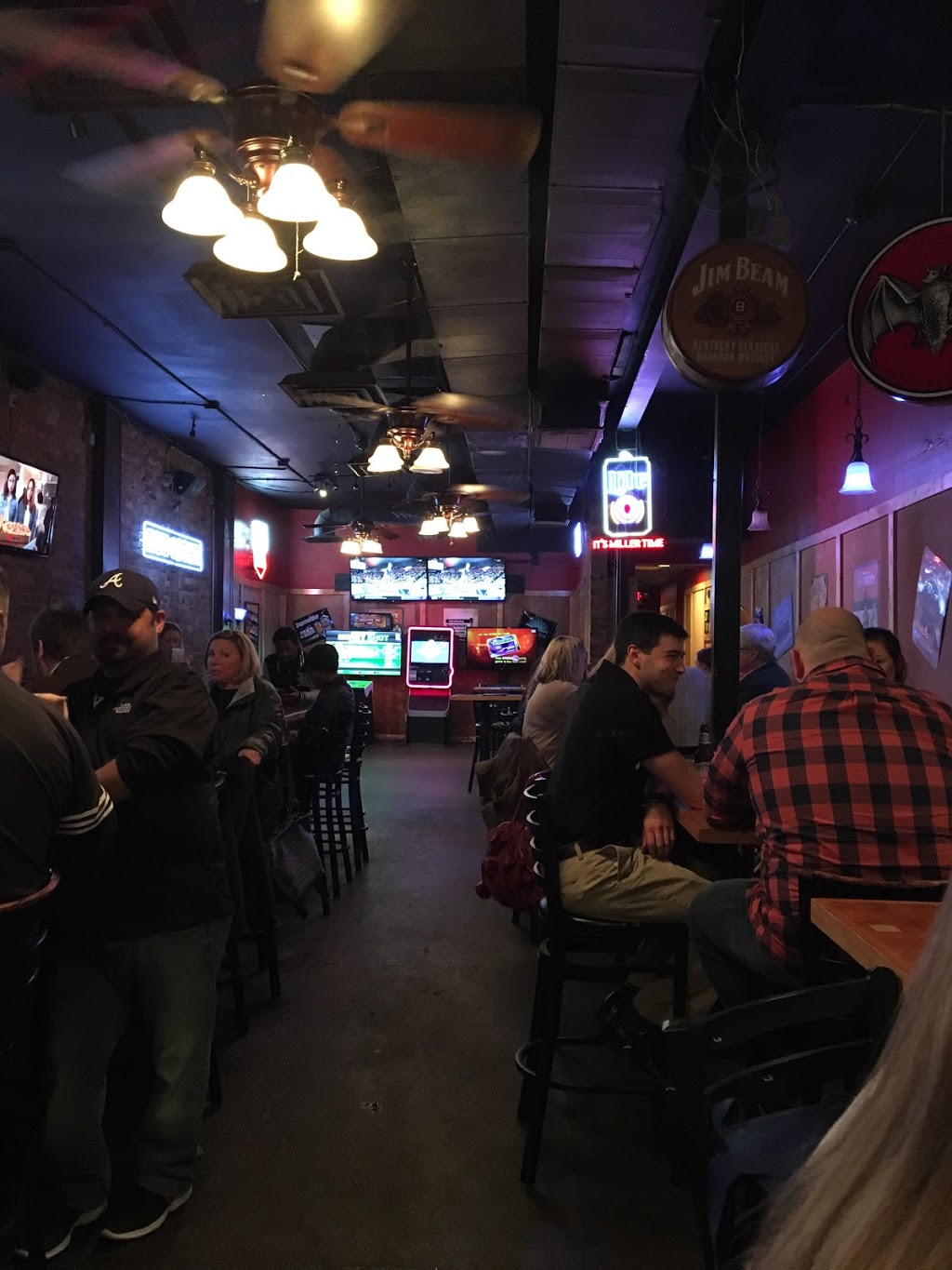 Sharkeys Pub | restaurant | 112 N Main St, Greenville, SC 29601, USA | 8642417988 OR +1 864-241-7988