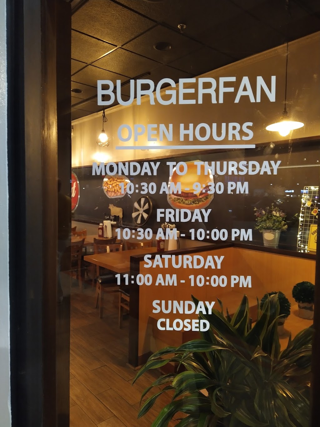 Burgerfan | restaurant | 3330 Piedmont Rd NE STE15, Atlanta, GA 30305, USA | 4042336700 OR +1 404-233-6700