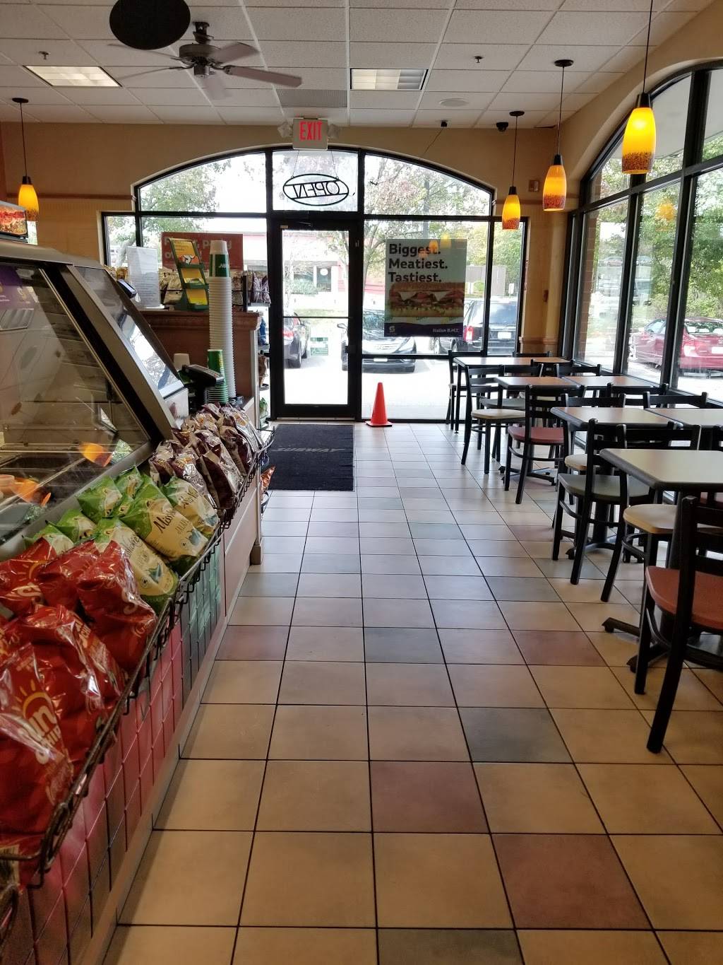Subway | restaurant | 179 Pearl St, Braintree, MA 02184, USA | 7813484949 OR +1 781-348-4949